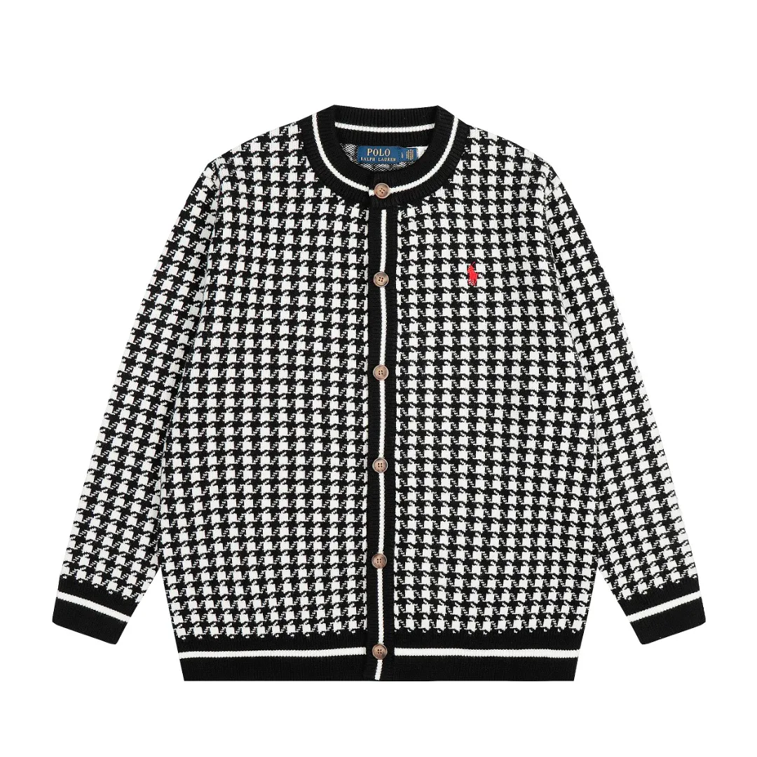 P250 Top quality" Style number: DS807# (not off the shelves all year round) [Ralph Lauren houndstooth pony embroidery logo men's style round neck knitted cardigan] ✅Ralph Lauren Ralph Lauren classic basic versatile men's style houndstooth plaid knitted cardigan jacket ✅Main supplier platform live broadcast Wholesale entities Out of stock will be replenished Not off the shelf ✅ZP quality 1:1 pattern making Scan the code to enter the GF website Counter quality ✅Details and quality are the only one in Guangzhou. Imported quality. Focus on high-end. Cost-effective. Needless to say good quality. ✅Restore the original version. The maximum size can be worn up to 200 pounds. Loose, comfortable and stress-free. ✅The upper body is simple and easy to put on. A must-have for male idols. Good-looking clothes are never picky. A must-have for male idols. Size: S-XL Color: Black White